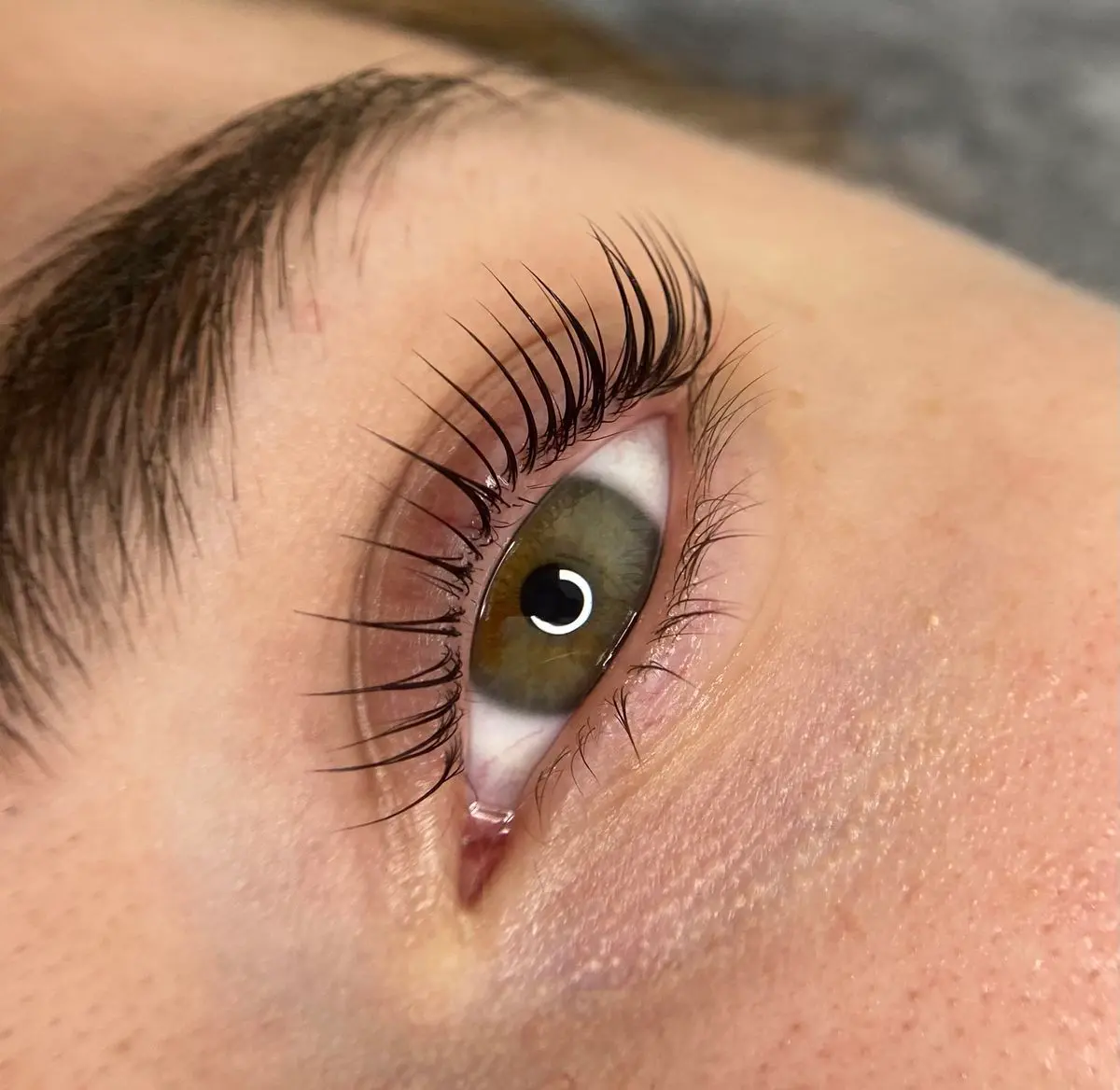 Lifting de pestanas profissional em Cascais - curvatura natural na Lourdes Estética
